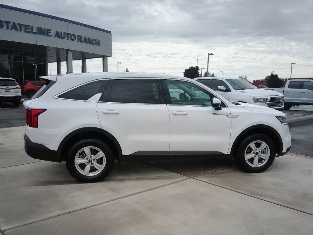 Used 2023 Kia Sorento LX AWD/4WD image 2