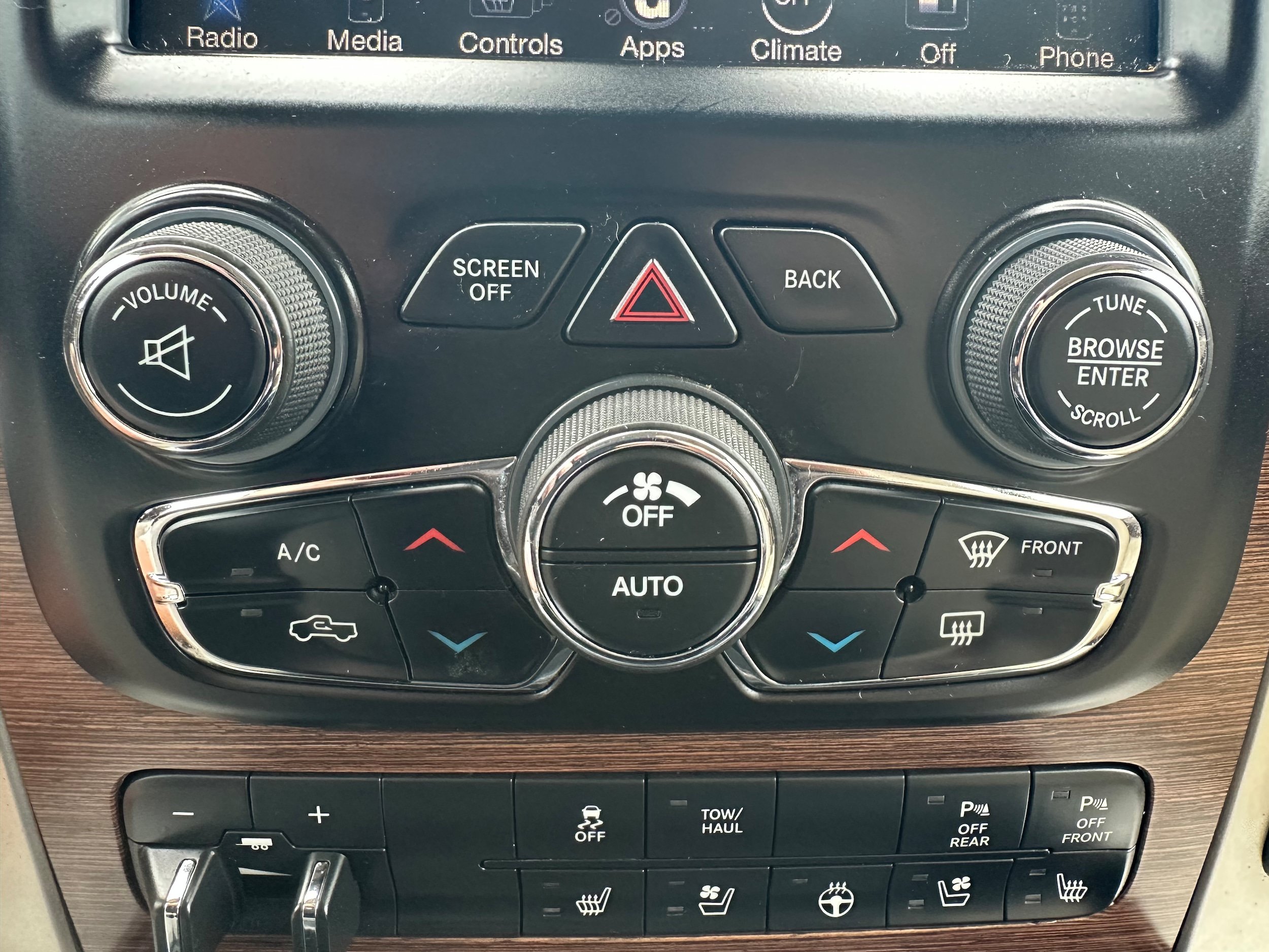 Used 2016 RAM 1500 Laramie w/ Convenience Group AWD/4WD image 17