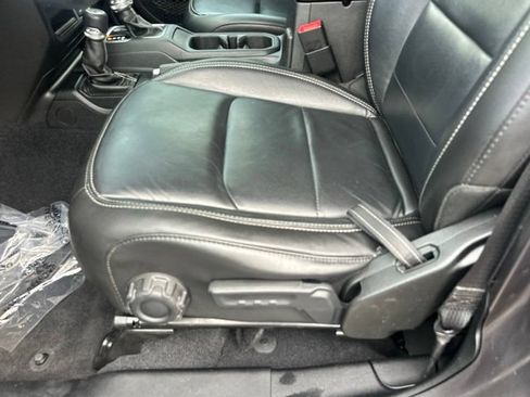 Used 2020 Jeep Wrangler Unlimited Sahara AWD/4WD image 28