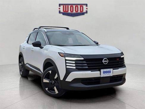 New 2026 Nissan Kicks SR image 1