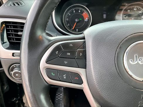Used 2022 Jeep Cherokee Limited w/ Elite Package AWD/4WD image 16