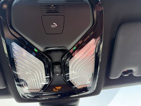 Used 2022 BMW 330i xDrive Sedan w/ M Sport Package AWD/4WD image 18