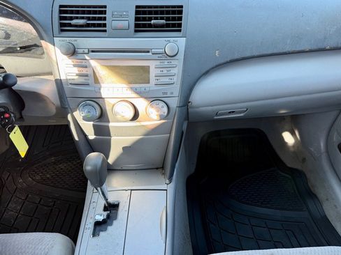 Used 2011 Toyota Camry LE image 11