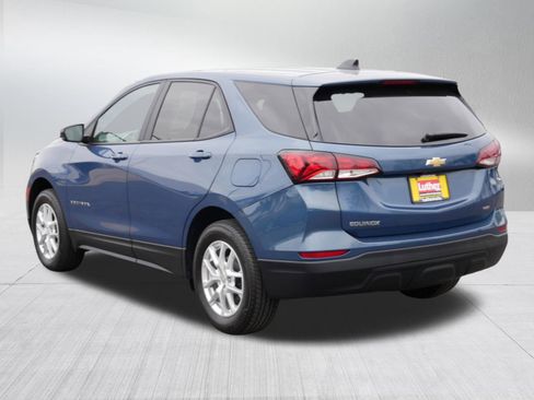 Used 2024 Chevrolet Equinox LS w/ LS Convenience Package AWD/4WD image 5