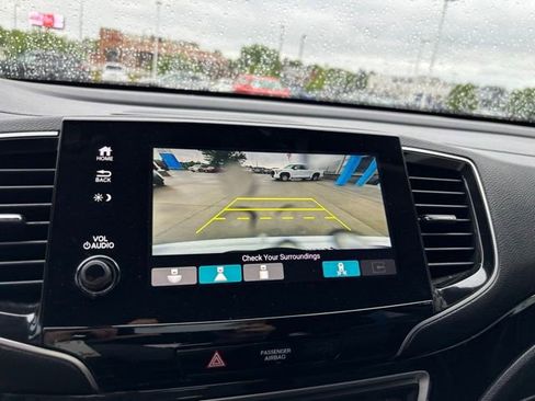 Used 2021 Honda Pilot Touring image 16