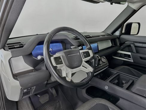 Used 2020 Land Rover Defender 110 SE image 9