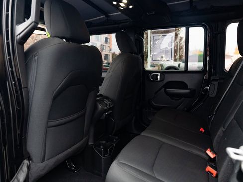 Used 2022 Jeep Wrangler Unlimited Sport image 22