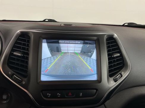 Used 2020 Jeep Cherokee Trailhawk AWD/4WD image 20