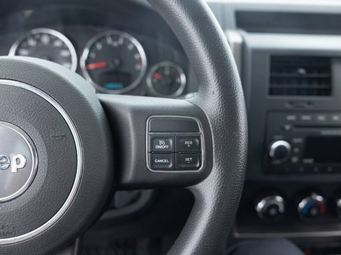 Used 2012 Jeep Liberty Sport AWD/4WD image 36