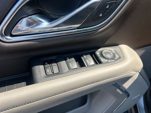 Used 2023 Chevrolet Suburban Z71 w/ Luxury Package image 13