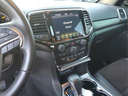 Certified 2022 Jeep Grand Cherokee Laredo X image 26