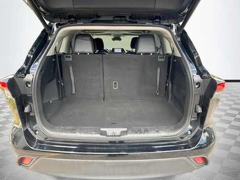 Used 2023 Toyota Highlander XLE FWD image 30
