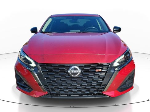 Used 2023 Nissan Altima 2.5 SR AWD/4WD image 2