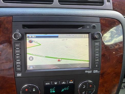 Used 2013 Chevrolet Suburban LTZ image 24