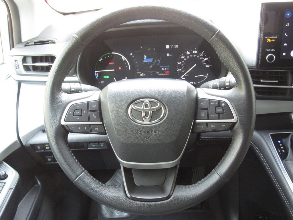 Certified 2025 Toyota Sienna XLE FWD image 27