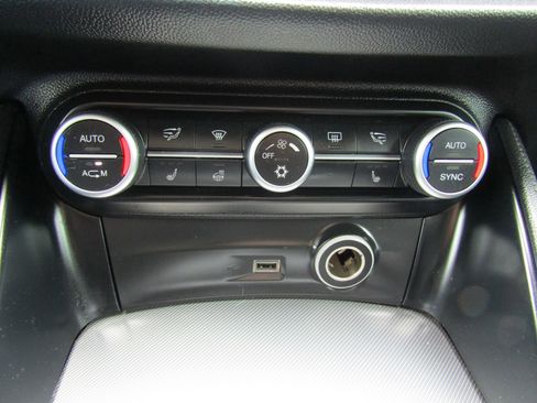 Used 2018 Alfa Romeo Stelvio Ti AWD/4WD image 32
