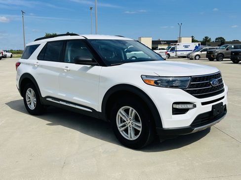 Used 2024 Ford Explorer XLT w/ Equipment Group 202A AWD/4WD image 2