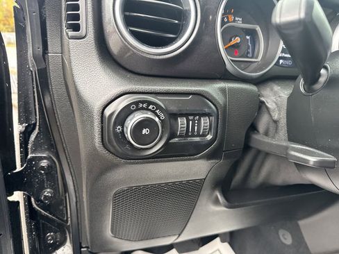 Used 2020 Jeep Wrangler Unlimited Sahara image 14