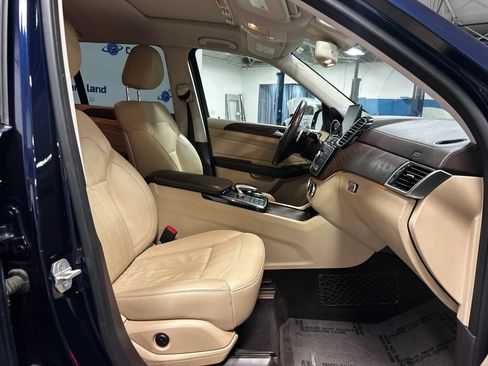 Used 2017 Mercedes-Benz GLS 450 4MATIC image 25