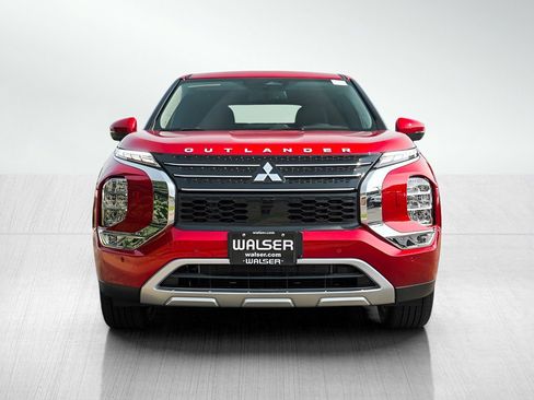 New 2025 Mitsubishi Outlander SE image 2