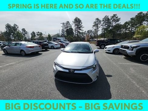 Used 2025 Toyota Corolla LE image 4