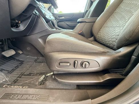 Used 2018 Chevrolet Equinox LT AWD/4WD image 12