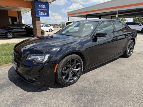 Used 2023 Chrysler 300 S w/ Comfort Group RWD image 1