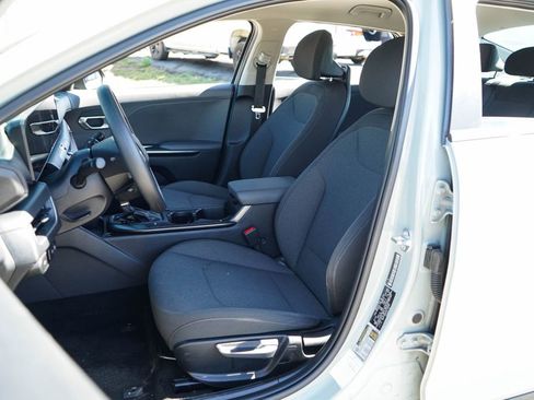 Used 2025 Kia K4 FWD image 7