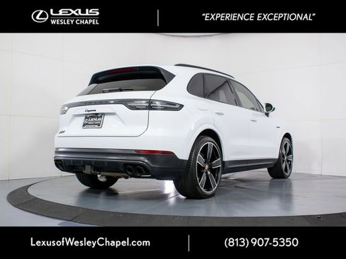 Used 2023 Porsche Cayenne AWD/4WD image 5