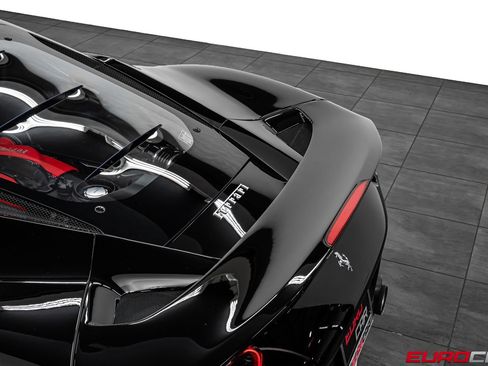 Used 2022 Ferrari F8 Tributo RWD image 19