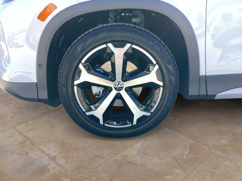 New 2026 Volkswagen Tiguan SE image 12