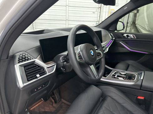 Used 2025 BMW X5 xDrive40i w/ M Sport Package image 9
