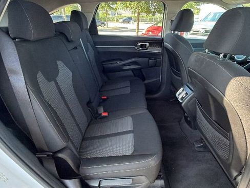 Used 2023 Kia Sorento LX AWD/4WD image 38