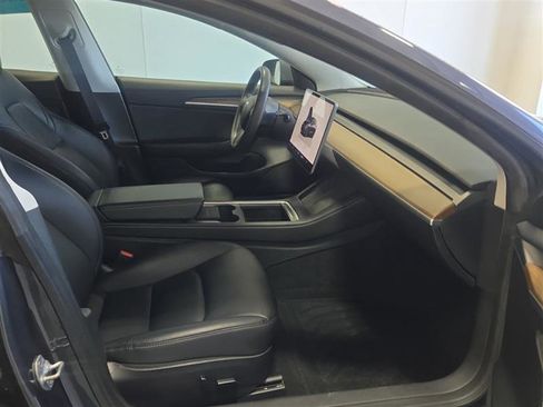 Used 2023 Tesla Model 3 Standard Range image 9