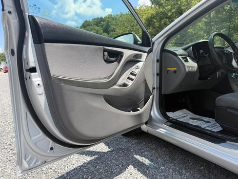 Used 2012 Hyundai Elantra GLS w/ Preferred Pkg 3 FWD image 19
