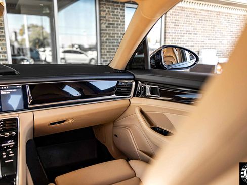 Used 2018 Porsche Panamera 4 image 43