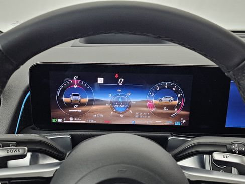 Used 2025 Mercedes-Benz GLB 35 AMG 4MATIC image 43