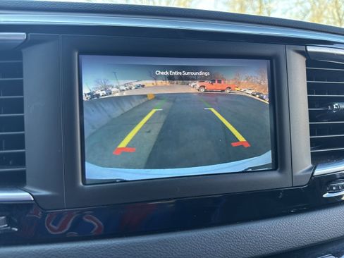 Used 2024 Chrysler Voyager LX image 20