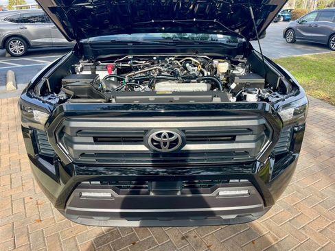 Used 2025 Toyota Tacoma SR5 image 17