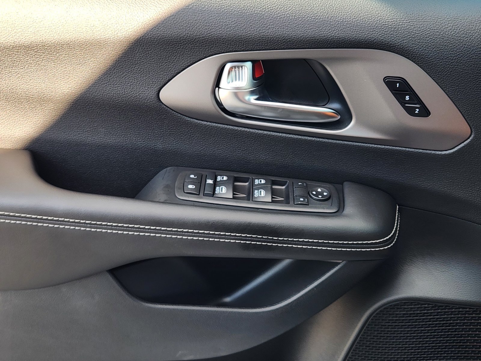 New 2027 Chrysler Pacifica Select FWD image 22