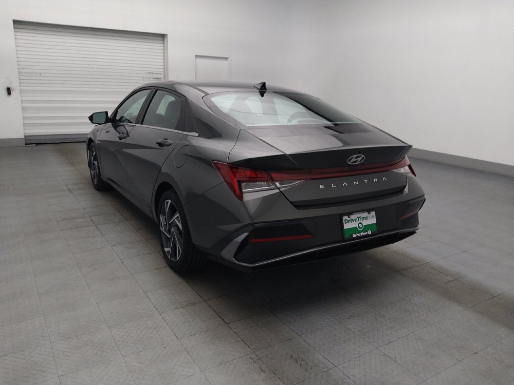 Used 2024 Hyundai Elantra SEL w/ Convenience Package FWD image 5
