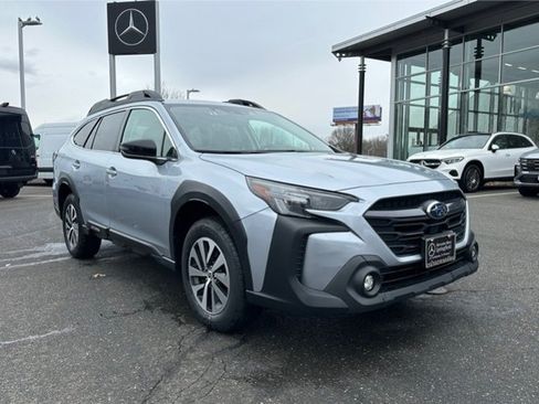 Used 2024 Subaru Outback Premium image 1