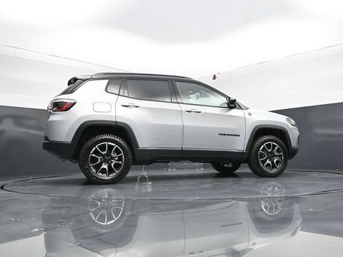 New 2026 Jeep Compass Trailhawk w/ Sun, Sound & Navigation Group AWD/4WD image 48