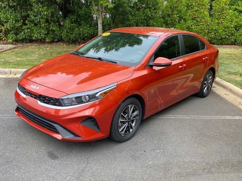 Used 2023 Kia Forte LXS w/ LXS Technology Package FWD image 3