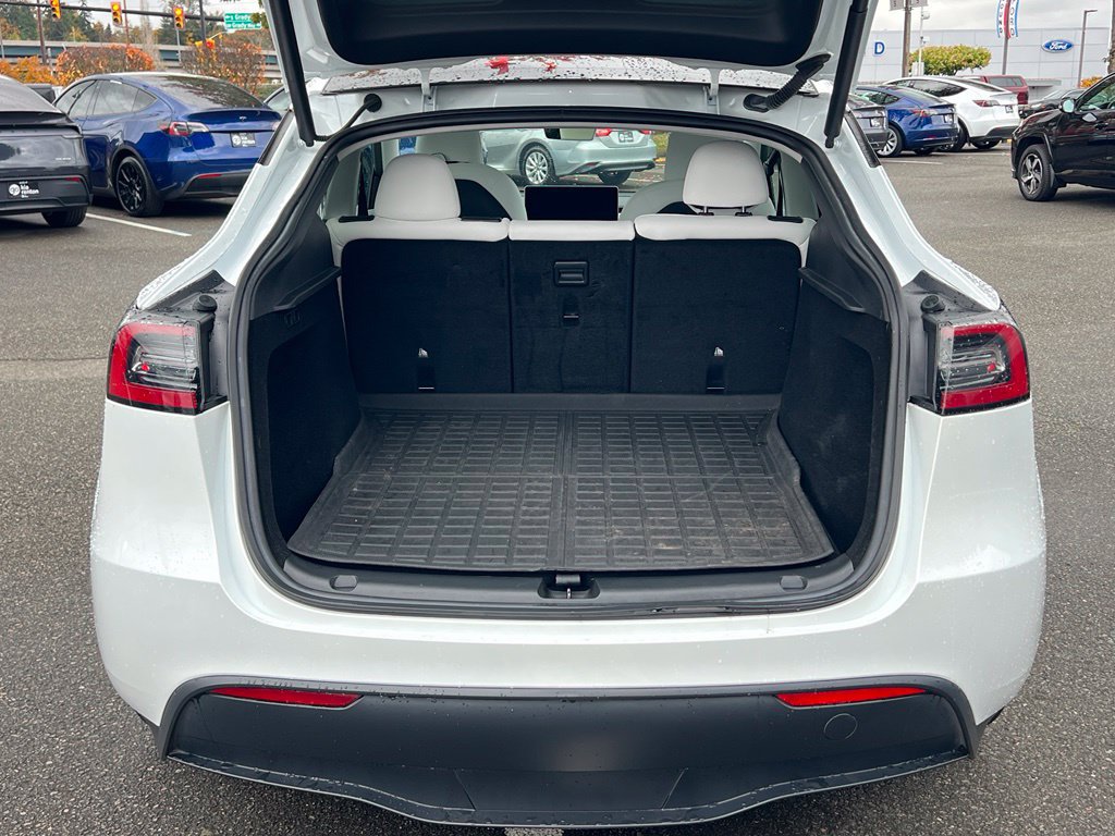 Used 2023 Tesla Model Y Performance AWD/4WD image 12