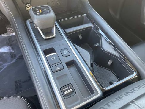 Used 2022 Nissan Pathfinder SL w/ SL Premium Package image 22