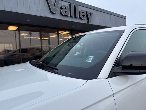 Used 2024 Jeep Grand Cherokee Laredo X image 10