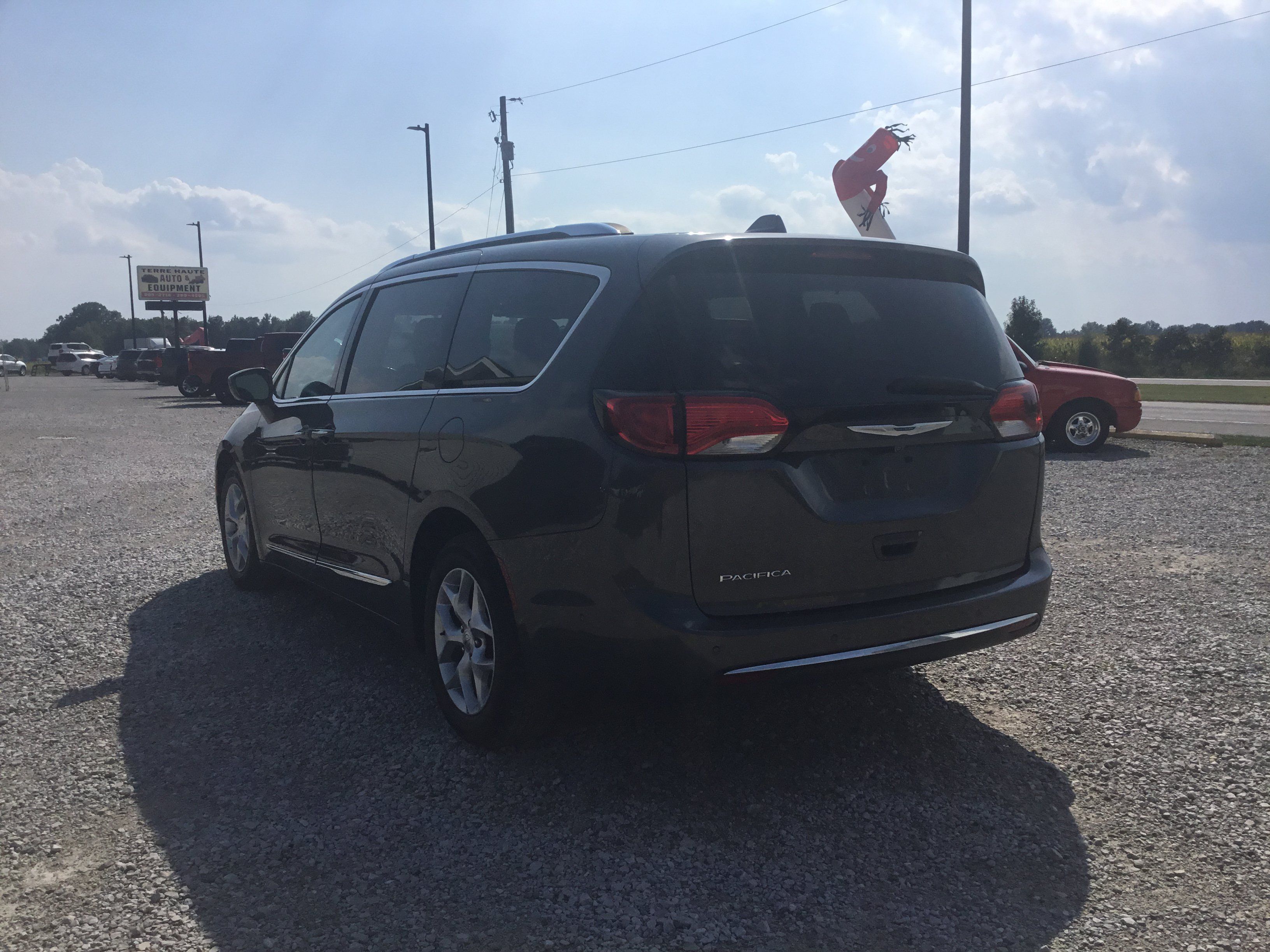 Used 2017 Chrysler Pacifica Touring-L Plus w/ Advanced Safetytec Group FWD image 5