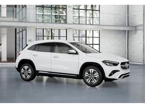 New 2025 Mercedes-Benz GLA 250 4MATIC image 13
