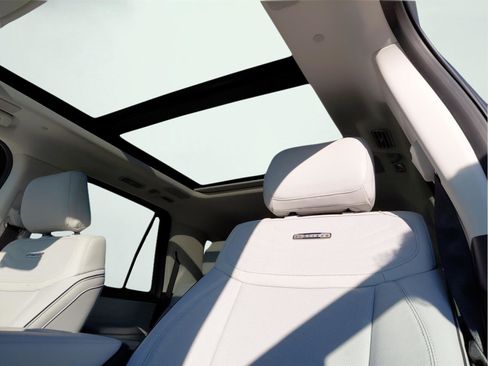 New 2025 Ford Expedition Max Platinum w/ Platinum Ultimate Package AWD/4WD image 9